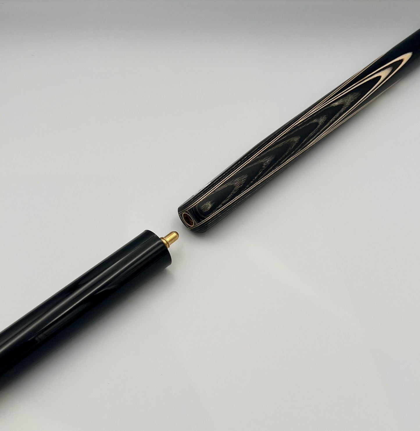 Westland 3/4 Cue & Case Set “Black & White Veneer”